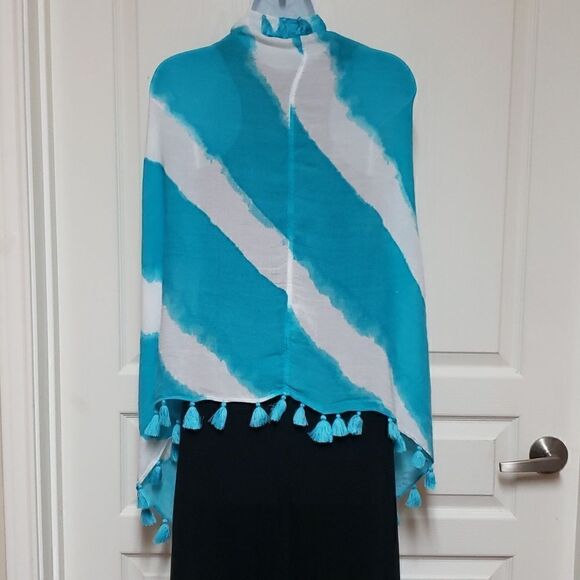 🌹Crown & Ivy Blue and White Infinity Scarf Wrap with Tassels - Picture 5 of 6